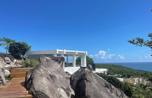Camino Nuevo Villa | Secluded Beach Villa: Pet-Friendly Retreat with Views