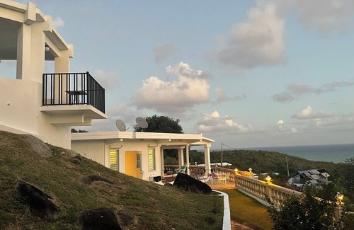 Camino Nuevo Villa | Secluded Beach Villa: Pet-Friendly Retreat with Views