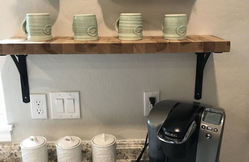Grants Pass Cottage | Cozy Private 1 BDRM Cottage with Spa & Breakfast Included