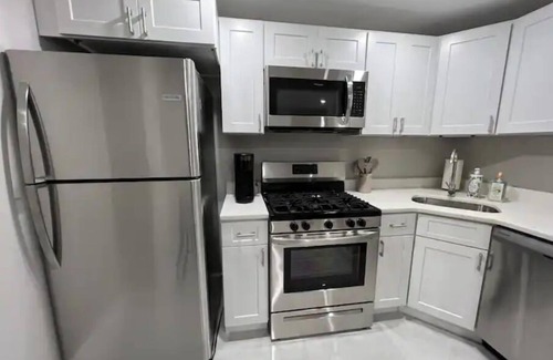 Albany Apartment | Inviting 1 Bedroom Renovated Apartment with Patio & Breakfast