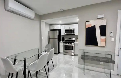 Albany Apartment | Inviting 1 Bedroom Renovated Apartment with Patio & Breakfast