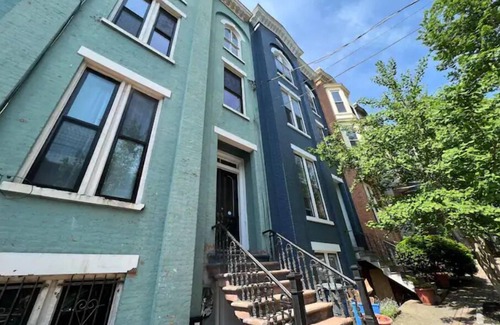 Albany Apartment | Inviting 1 Bedroom Renovated Apartment with Patio & Breakfast