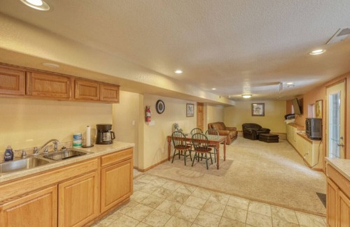 Deadwood Apartment | Private 1 bedroom Hilltop Apartment near skiing, Deadwood, & 4X4 Trails