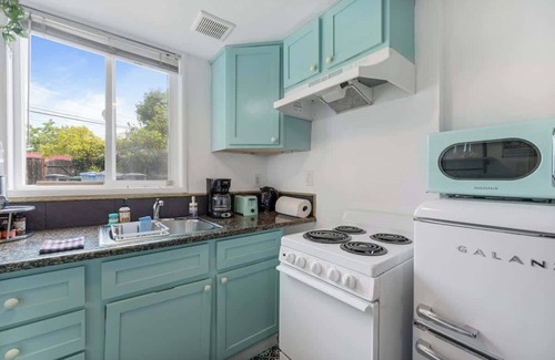 North Berkeley Apartment | Relaxing Garden Oasis Retreat with Pool & Spa Amenities