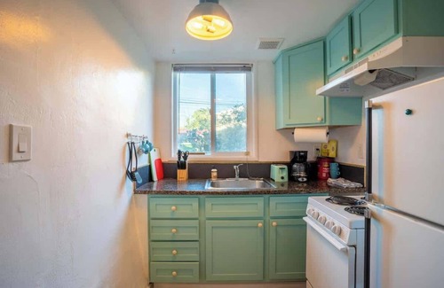 North Berkeley Apartment | Relaxing Garden Oasis Retreat with Pool & Spa Amenities