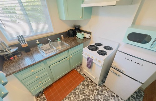 North Berkeley Apartment | Relaxing Garden Oasis Retreat with Pool & Spa Amenities