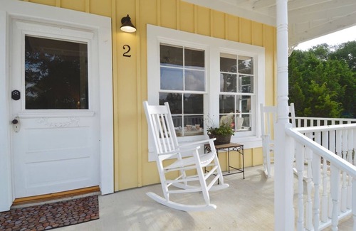 Canyon Lake Cottage | Delightful Yellow Rose Cottage with Pool and Kitchen Access