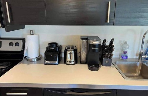 Vernon Apartment | Cozy Lake View Suite with Kitchen - Pet Friendly Getaway
