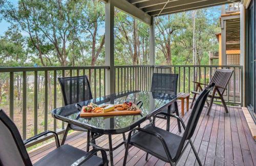 Pokolbin Villa | Inviting Pinot Villa at Cypress Lakes Resort with Pool Access