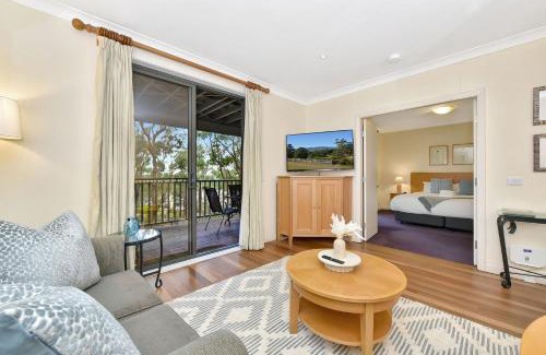 Pokolbin Villa | Inviting Pinot Villa at Cypress Lakes Resort with Pool Access