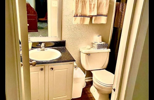 The Galleria Apartment | Cozy 1-Bedroom Retreat with Pool and Family-Friendly Perks