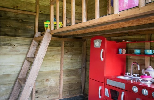 Poltimore Cottage | Cozy 2 Bed Country Cottage with Garden & Parking Space