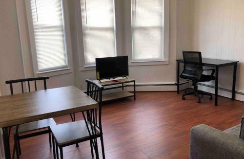 Elizabeth Apartment | Comfortable 2-Bedroom Apartment Just Minutes to NYC Bus