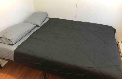 Elizabeth Apartment | Comfortable 2-Bedroom Apartment Just Minutes to NYC Bus