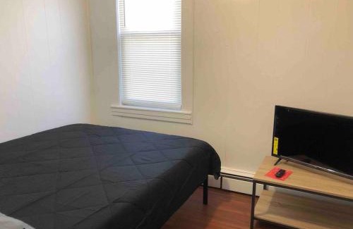 Elizabeth Apartment | Comfortable 2-Bedroom Apartment Just Minutes to NYC Bus