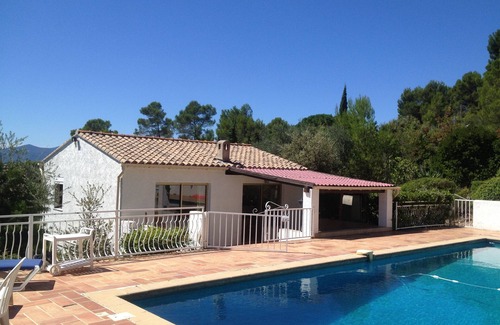Vidauban House | Tranquil Getaway with Pool and Ocean View in Var Region