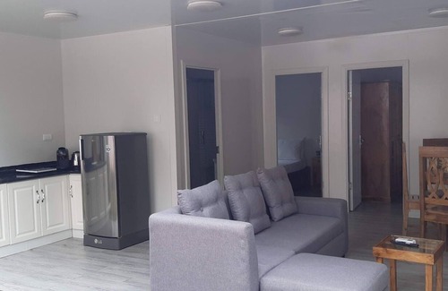 Looc House | Enjoy a Cozy 2 Bedroom House with Garden & Free Wifi