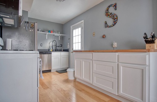 Indianapolis House | Cozy 2 Bedroom Retreat Steps from Christian Park!