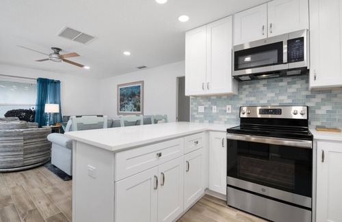 Nokomis Condo | Cozy 2 BR Retreat Just Steps from Casey Key Beach