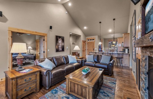 Powell Butte Cabin | Exclusive 2-King Cabin at Brasada Ranch: Pools, Spa & More!