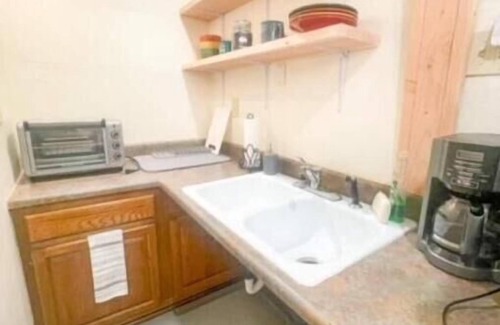Idaho Springs House | Cozy 2 Bedroom Retreat in Idaho Springs with Spa Access