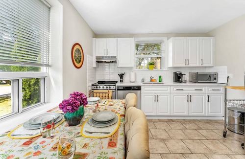 Burlington Apartment | Modern 2Bdrm Retreat with Pet-Friendly Amenities