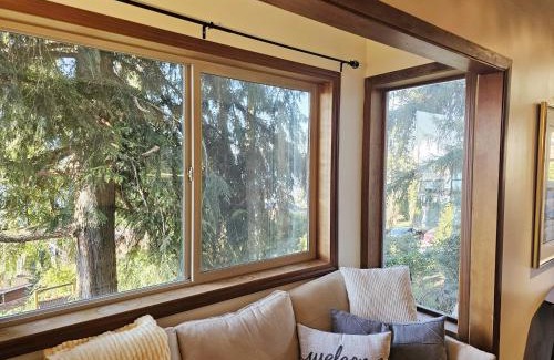 Sammamish House | Private 2BR Amazing Lake Sammamish Views