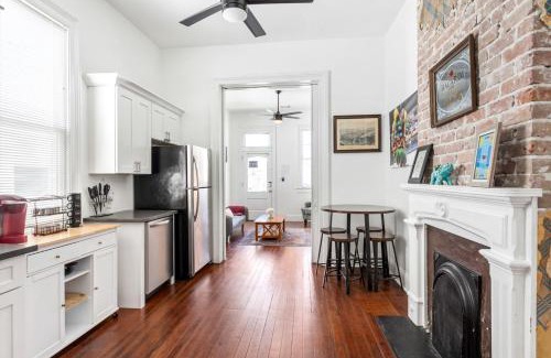 Freret Apartment | Family-Friendly 2BR Condo in Uptown with Great Reviews