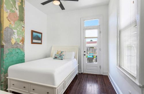 Freret Apartment | Family-Friendly 2BR Condo in Uptown with Great Reviews