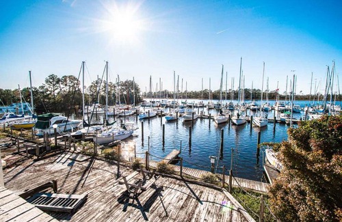 New Bern Resort | Cozy 2BR Condos with Private Pool in New Bern