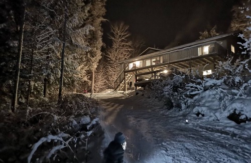 Bracebridge Cottage | Cozy Family Cottage with Hot Tub and Sauna - 9.8/10 Rated