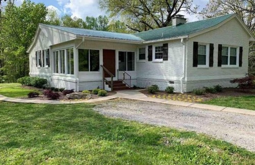 White Bluff House | Idyllic 3 BR Retreat on Wooded Acres Near Nashville