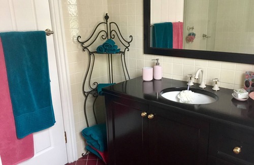 Arcadia Bed & Breakfast | Enchanted 3 Room Queen Suite with Pool in Arcadia Estate