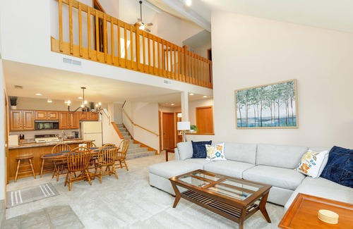 The Galena Territory House | Cozy 3BR Treehouse Retreat with Pool and Spa Amenities
