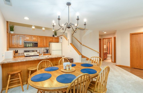 The Galena Territory House | Cozy 3BR Treehouse Retreat with Pool and Spa Amenities