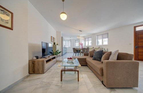 Pembroke Apartment | PRIVATE 3BR APARTMENT Next to Paceville & St George's Bay