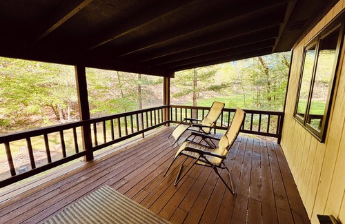 Edwards House | Private 3BR Treehouse Retreat @ Lake Ozark