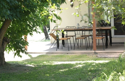 Bara House | Beautiful 4-Bedroom Farmhouse with Garden Near Mudgee