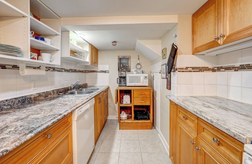 Okanagan-Similkameen House | Family-Friendly 4-Bedroom Suite with Oceanfront Views