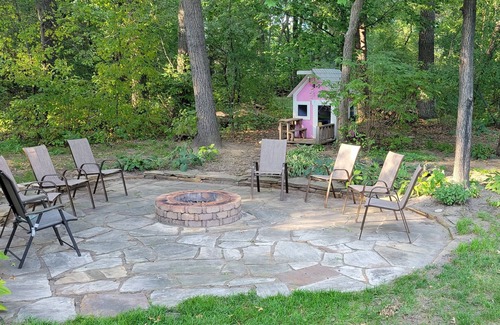 Blaine House | Relaxing 4 BR Retreat with Wooded Backyard & Hot Tub