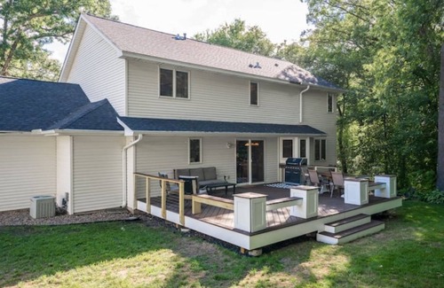 Blaine House | Relaxing 4 BR Retreat with Wooded Backyard & Hot Tub