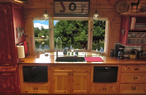 Deschutes River Woods House | Tranquil Escape: Private 5-Acre Pond & Pool for Reunions