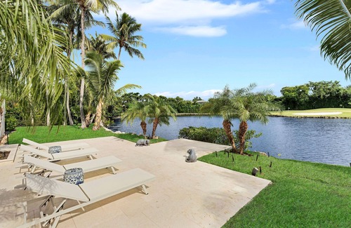 Key Largo House | Private 5 BR Ocean Reef Estate overlooking pond and The Hammock Golf Course.