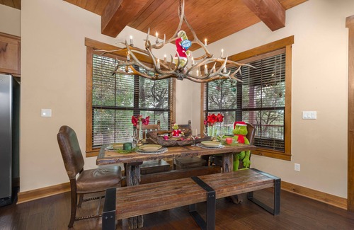 Leander Cabin | Premier 5 Star Retreat with Pool & Lake View on Travis