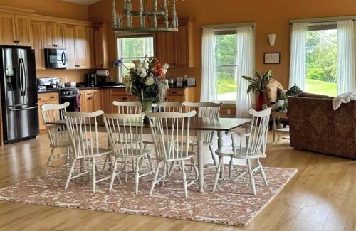 Guilford House | Private Retreat Minutes from Dream Park and All Star Village