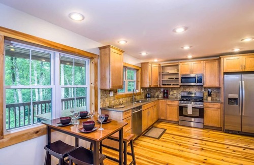 Vilas Cabin | Idyllic Private Lodge with Breathtaking Long-Range Views