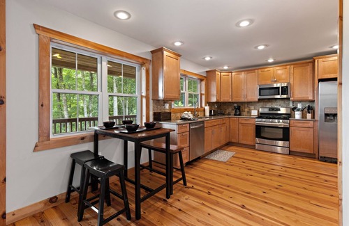 Vilas Cabin | Idyllic Private Lodge with Breathtaking Long-Range Views