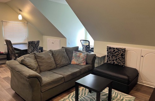 Brandon House | Cozy Retreat for 4 with Breakfast and Family-Friendly Vibes