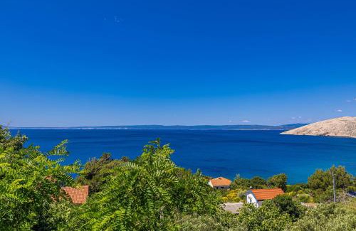 Stara Baska Apartment | Child-Friendly Retreat at Private Accommodation STARA BASKA