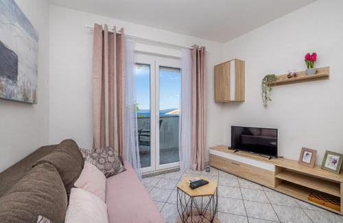 Stara Baska Apartment | Child-Friendly Retreat at Private Accommodation STARA BASKA